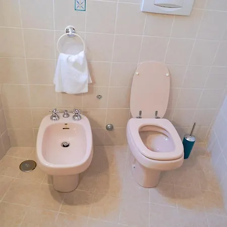 Casa Lalu - Rustic With Stunning Views דירה *